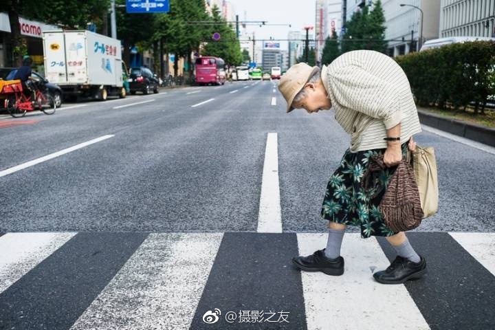 {随机关键词}