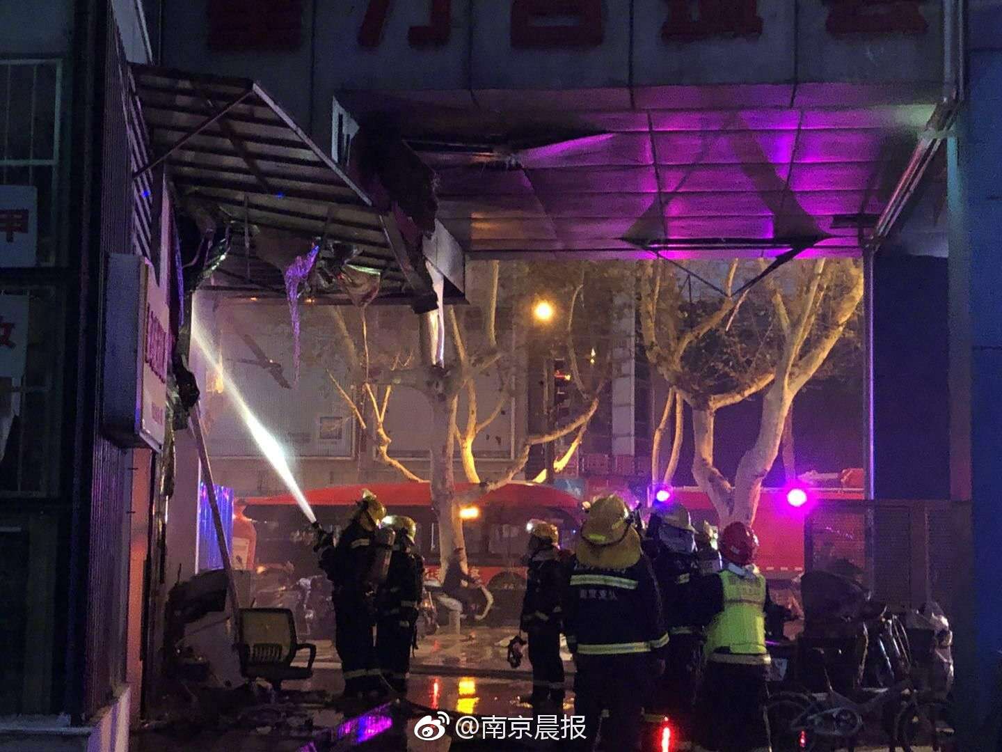 {随机关键词}