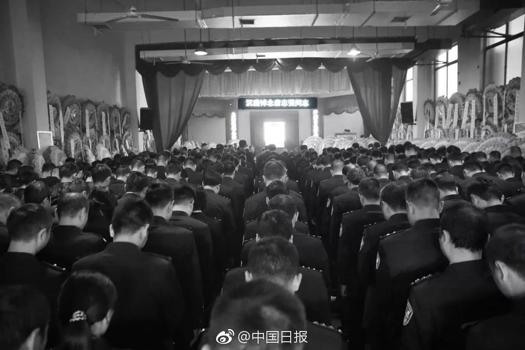 {随机关键词}