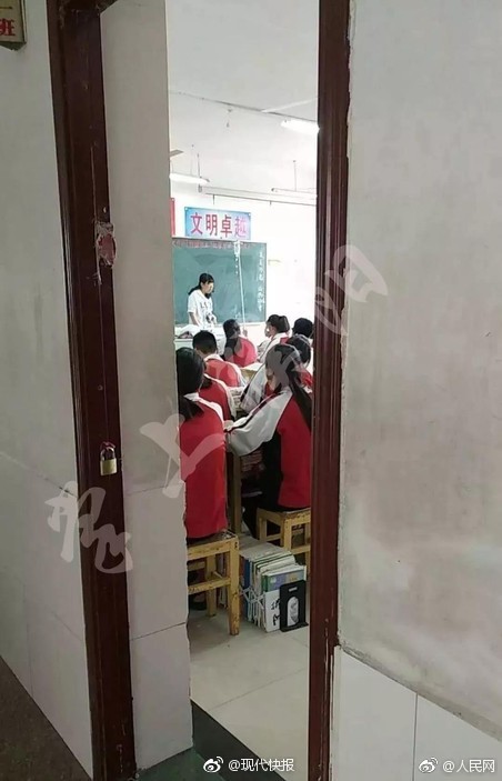 {随机关键词}