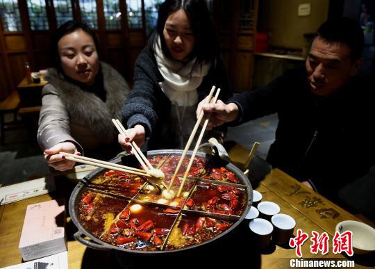 操逼拔萝卜黄片儿游戏