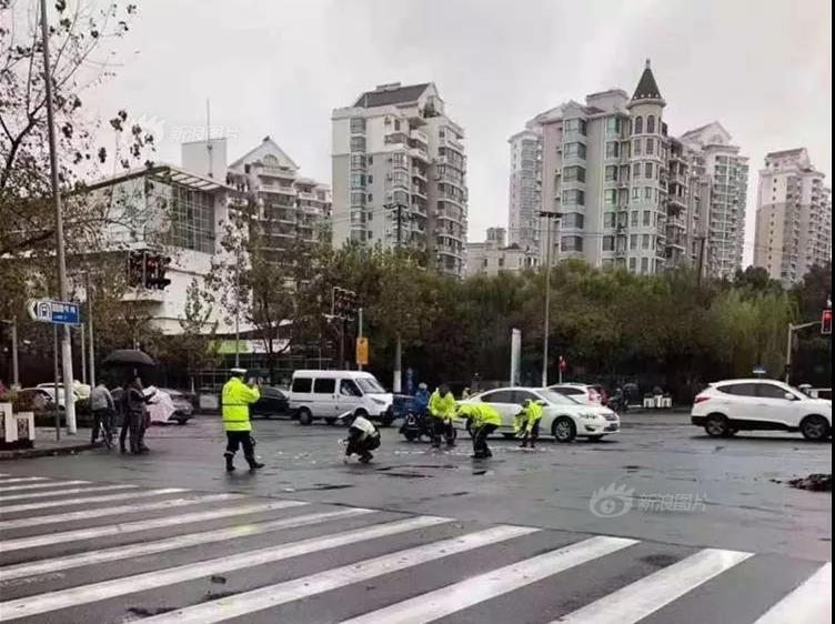 {随机关键词}