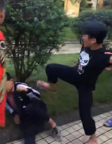 {随机关键词}