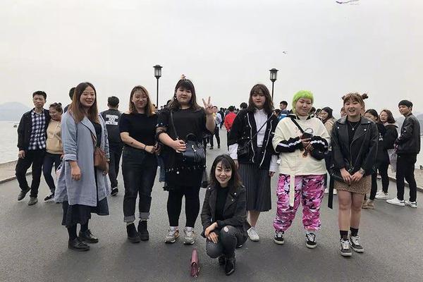 {随机关键词}