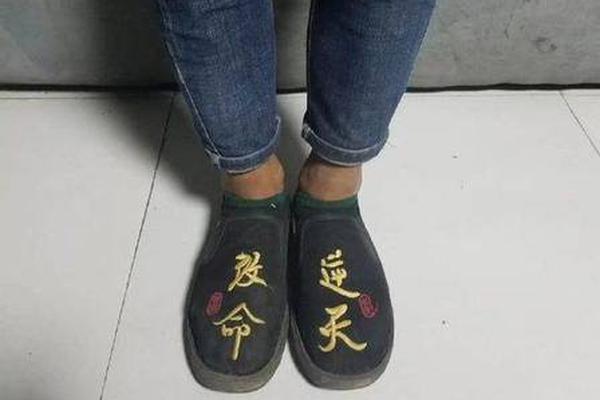 {随机关键词}