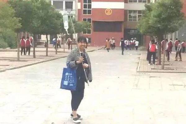 {随机关键词}