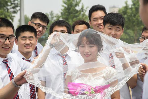 {随机关键词}