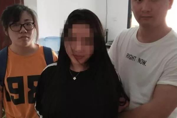 {随机关键词}
