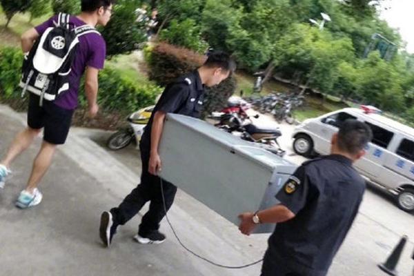 {随机关键词}