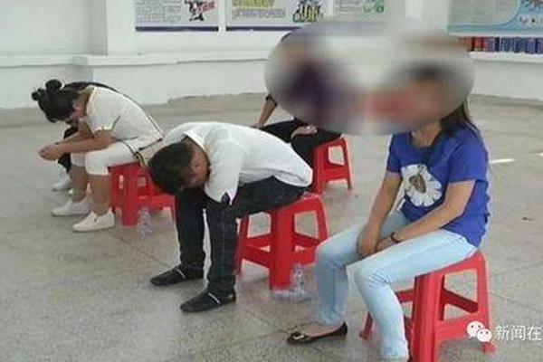 {随机关键词}