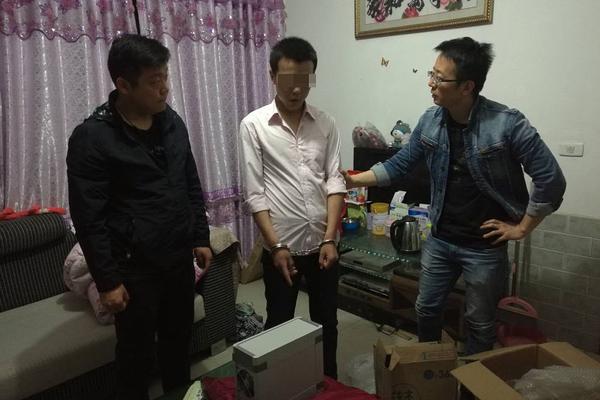 火影忍者黑土本子在那看