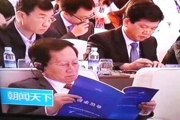 {随机关键词}
