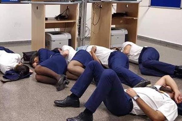 {随机关键词}