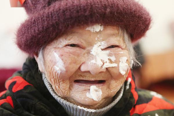 {随机关键词}