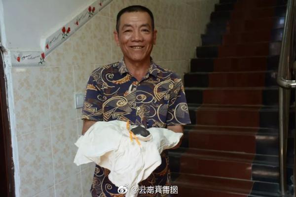 福瑞肌肉男同18