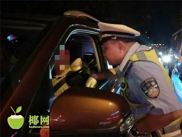 甜瑜伽老师的脚丫和脚底板小说